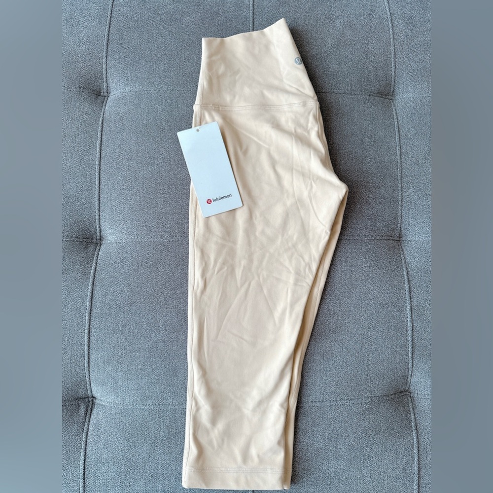 NEW LULULEMON Cropped Leggings